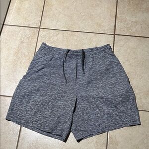 Lululemon Athletica Women’s Black Patterned Shorts